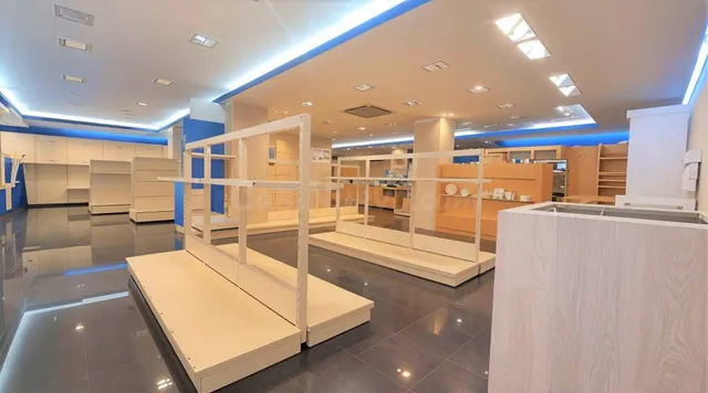 GRAN LOCAL DE 225 M2 EN ALQUILER — 5