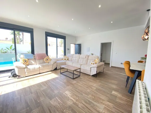 VILLA EN VILLAMARTIN DE 3 DORMITORIOS 2 BAÑOS EN ORIHUELA CO - foto 3