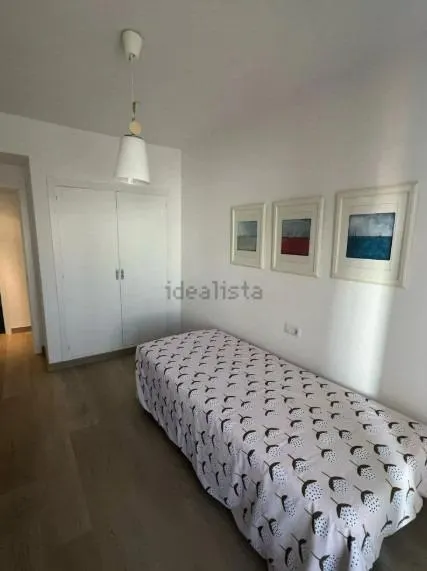 Alquiler de excelente vivienda zona centro de Alicante de 4 dormitorios — 10