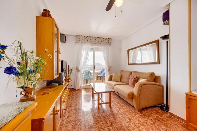 Apartamento 2 dormitorios con orientación sur y piscina comunitaria. — 6