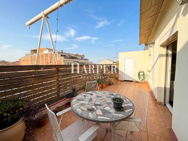 Ático con amplia terraza y balcón en Sants-Badal — 7
