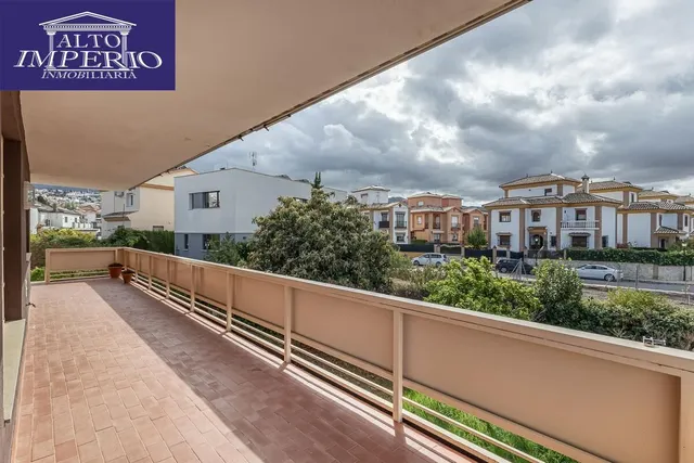 Gran casa con parcela y piscina en Cájar — 27