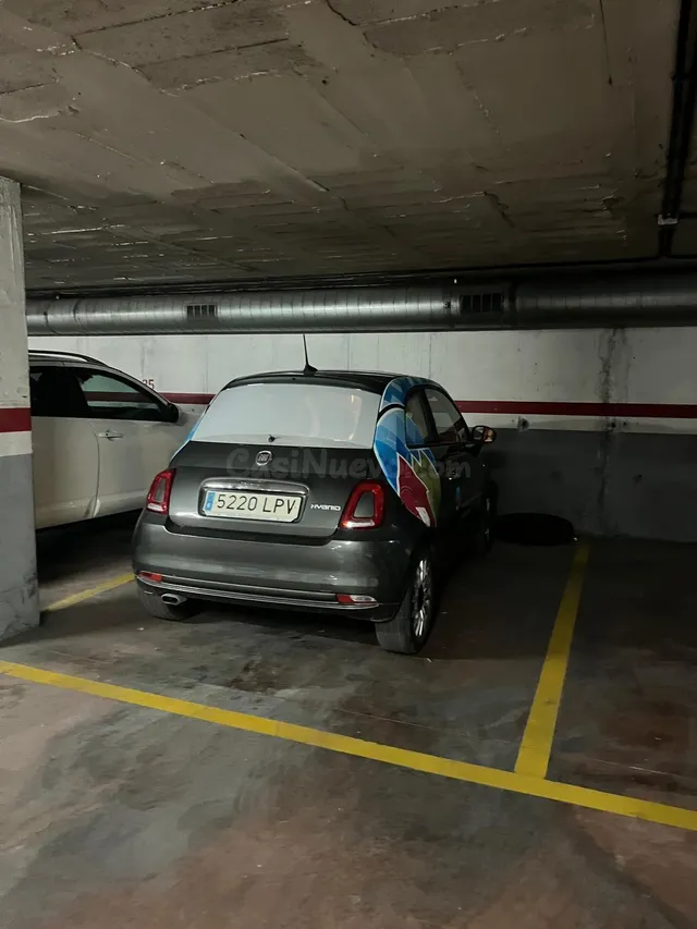 Plaza de parking para coche grande en venta - foto 4