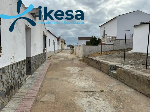 Venta de casa adosada en Tharsis, Huelva. — 24