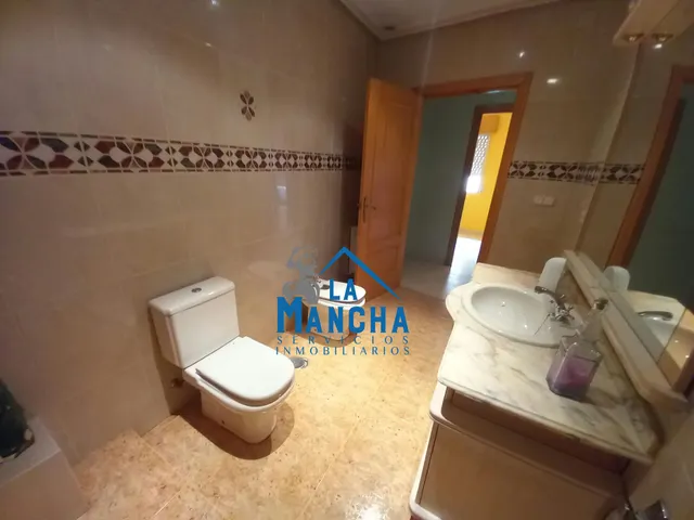 *95.000€* inmobiliaria la mancha vende preciosa casa de 3 habitaciones en el pueblo de Barrax ( Albacete ). — 36