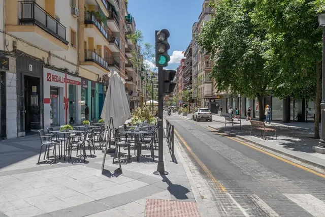 Piso en el centro de Granada, totalmente reformado con dos grandes dormitorios y un baño — 43