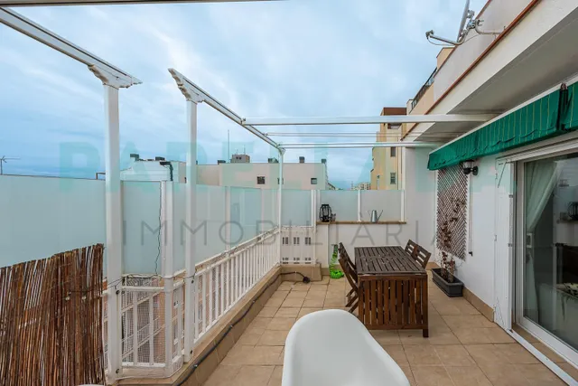 Ático exclusivo con dos terrazas y vistas al mar en el centro de Badalona — 12