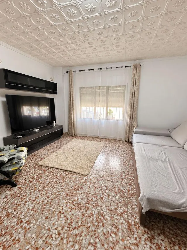 Casa independiente en esquina con garaje y solárium en Alham