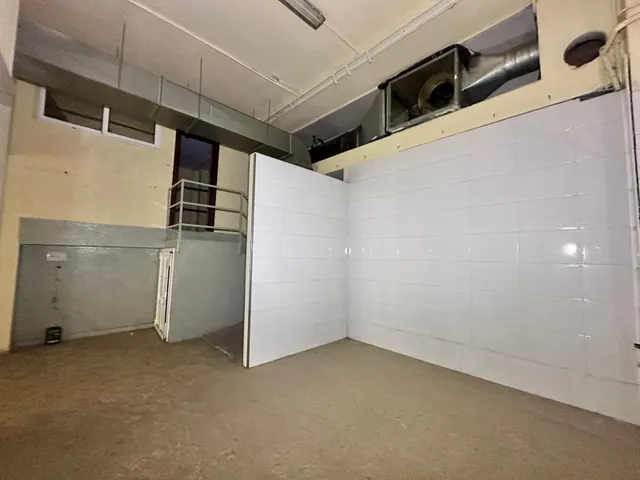 Se vende local comercial en cerdanyola del vallés — 12