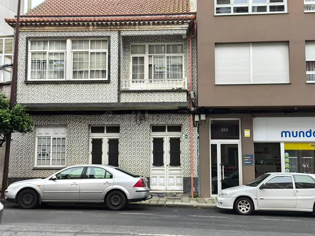 Casa y nave en Vazquez de Parga, Carballo. También ideal par