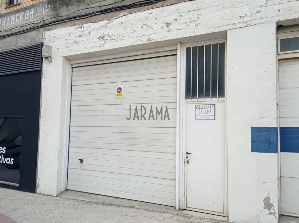 LOCAL ZONA AVENIDA DEL BARRIO