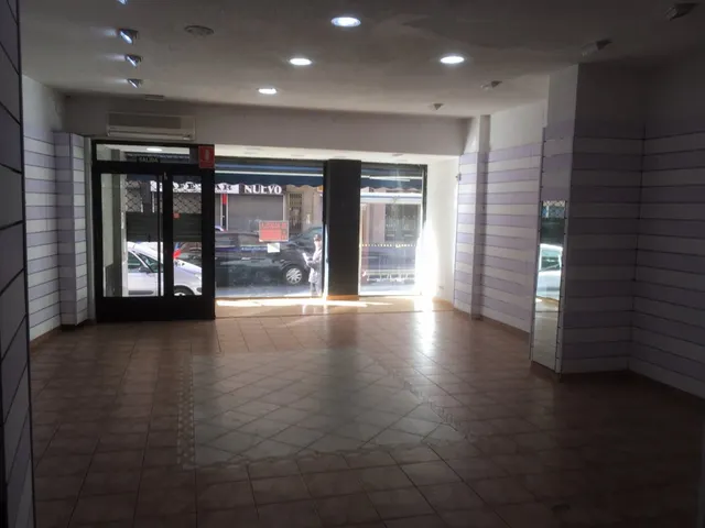 FABULOSO LOCAL PARA INSTALAR SU NEGOCIO. — 10