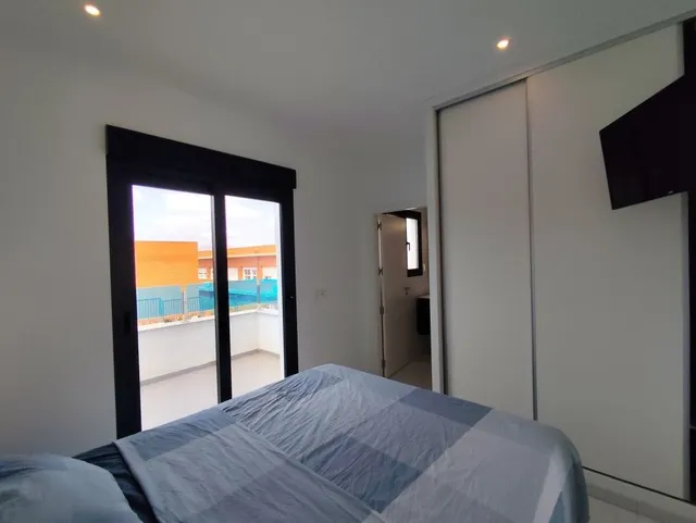 Casa adosada en venta en Bigastro con 3 dormitorios, 3 baños, solárium privado de 39 m2 y piscina comunitaria — 17