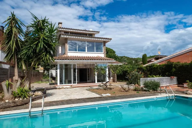 CASA EN VENTA CON PISCINA EN VILASSAR DE DALT - LA CISA