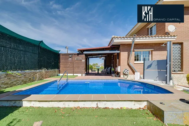 CASA EN SILS — 23