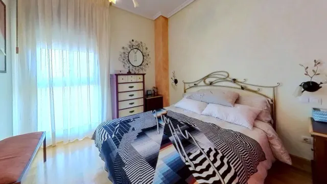 GRAN PISO DE 6 DORMITOTIOS CON PISCINA — 10