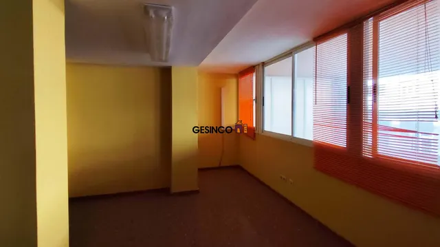 LOCAL COMERCIAL EN PLANTA ENTRESUELO EN VENTA Y ALQUILER — 7