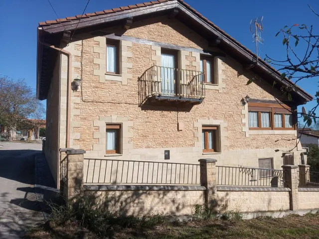 Céntrico !! Se Vende Chalet en Valle de Mena — 35
