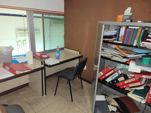 ¡Oportunidad de Inversión Única! Local Comercial en Venta con Gran Potencial de Transformación — 13