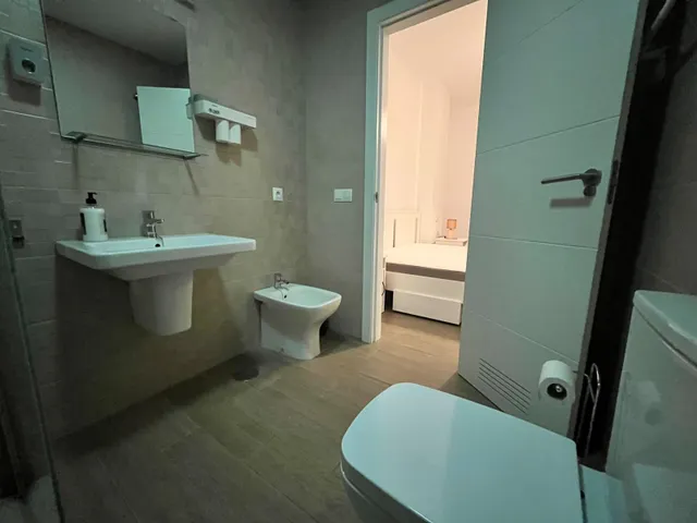 EXCLUSIVA!! Piso 3 dormitorios , 2 baños ,garaje y trastero . Gran patio  y piscina comunitaria . ROTA — 21