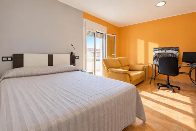 Casa en Reus con garaje para 4 coches, terraza y barbacoa — 27