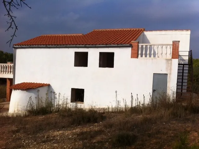MASIA CON TERRENO, CON VISTAS CERCA DE VALL DALBA — 8