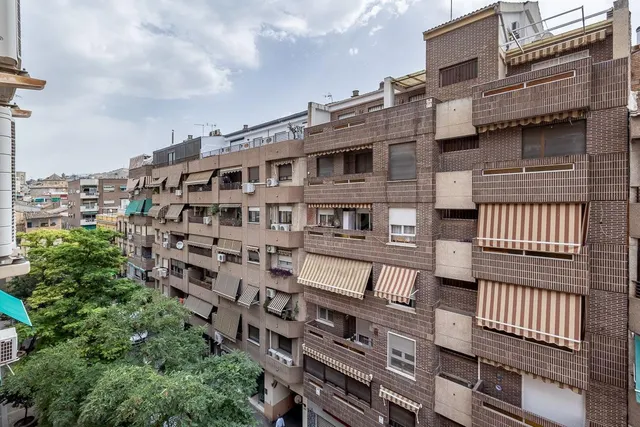 LUMINOSO PISO EN PLANTA ALTA EN ZONA FÍGARES — 3