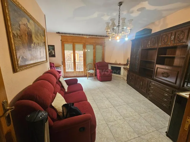 Casa con garaje, patio, balcón y terraza en Alguaire - foto 2