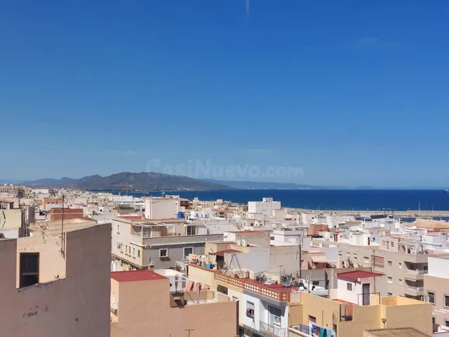 Bajo 3 dormitorios 2 baños y solarium en Garrucha Centro