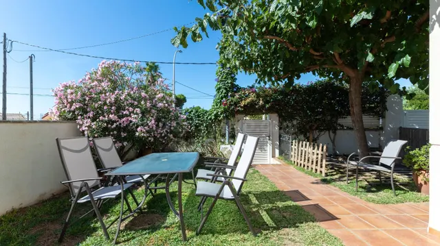 Agencia Inmobiliaria en Barcelona. Casa en Venta en Altafull - foto 2