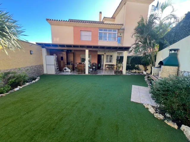 Espectacular vivienda con jardín de 100 m2 y vistas al mar e - foto 2