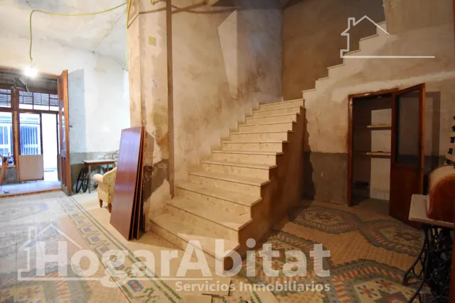 Gran casa de pueblo esquinera con trastero y terraza — 33
