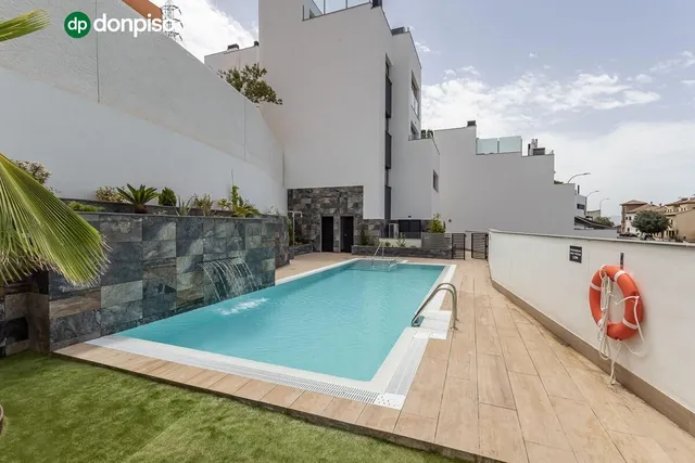 Estudio de reciente construcción con piscina, garaje y zonas comunes en Granada — 12