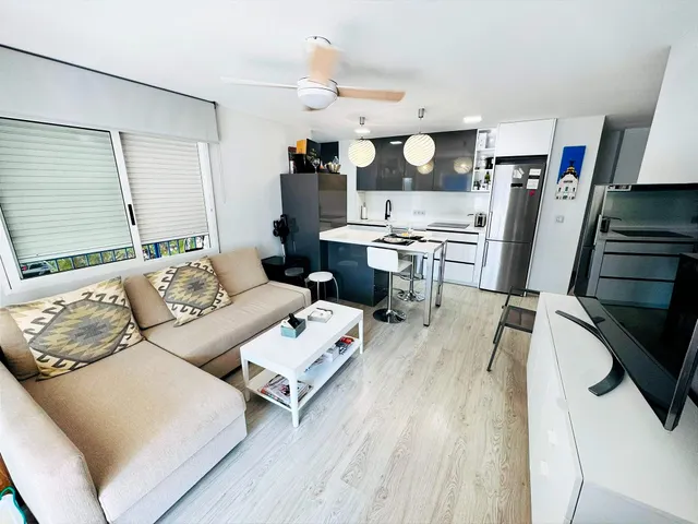 Alquiler de temporada apartamento con reforma integral — 6