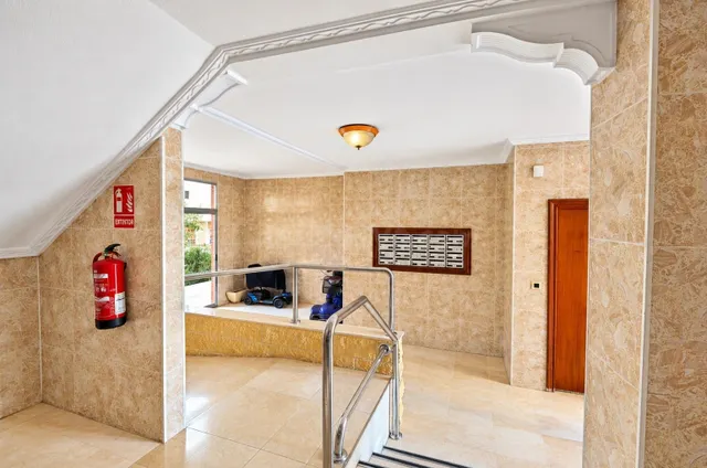 SE VENDE PISO DE TRES habitaciones EN PLUEBLO LEVANTE CON PA - foto 4