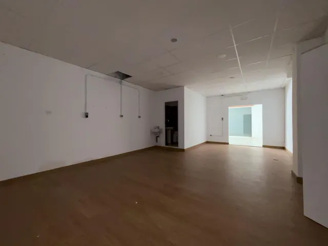 Local comercial junto a San Lázaro y Caleta — 15