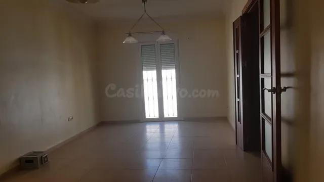 CASA ADOSADA DE 4 habitaciones Y 2 BAÑOS