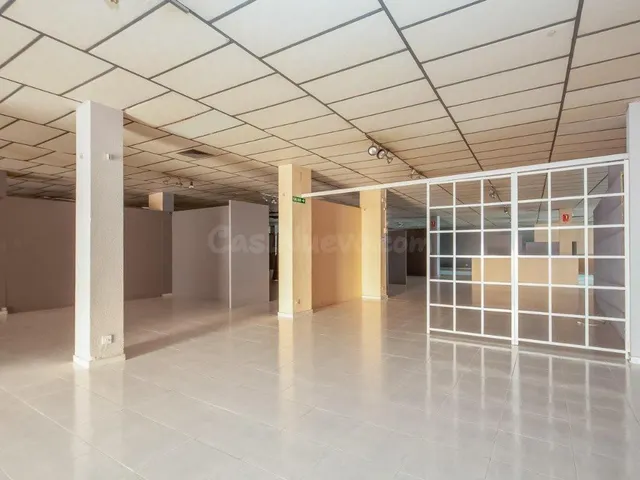 LOCAL COMERCIAL EN AV. PRINICPAL DE MELIANA. MUY BUENA VISIB - foto 4
