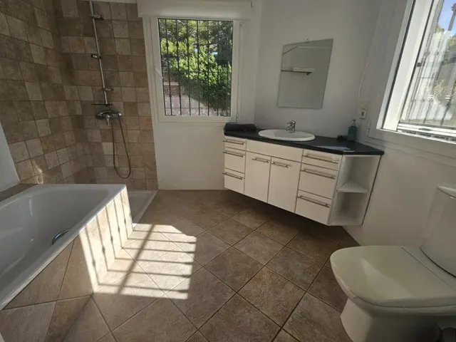 Chalet Independiente de Lujo en Benalmádena – Privacidad, Naturaleza y Vistas al Mar — 27