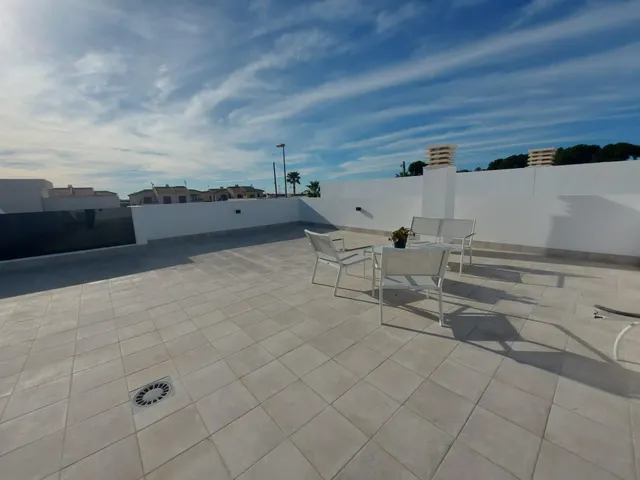 VILLA DE 2 DORMITORIOS Y DOS BAÑOS, CON PISCINA PRIVADA — 25