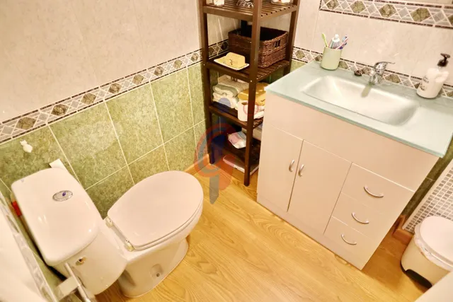 Piso impecable en Las Viñas con piscina comunitaria, terraza acristalada y muy cerca del mar — 16