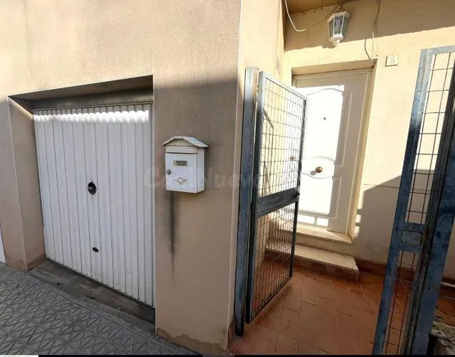SE VENDE casa adosada OKUPA en C Coronil 5 de Mairena del Al - foto 4