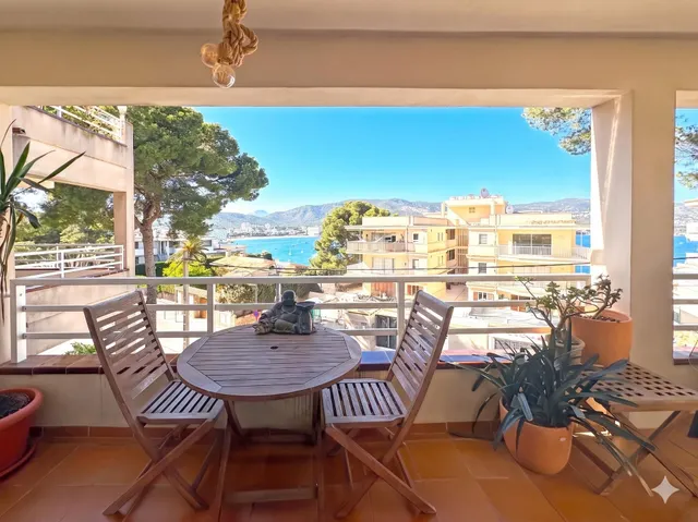 Apartamento en esquina con vistas al mar y gran balcón a 250 - foto 2
