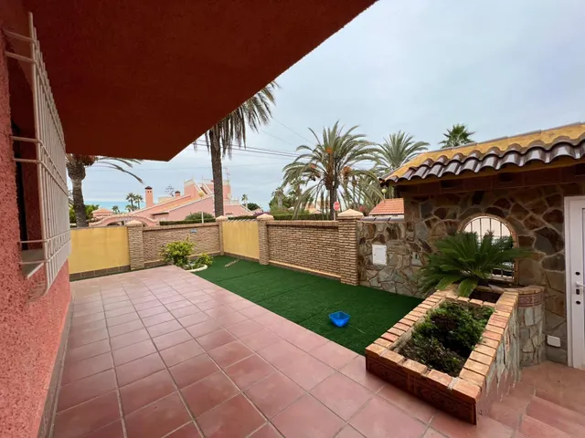 Chalet a la venta en Cabo Roig — 3