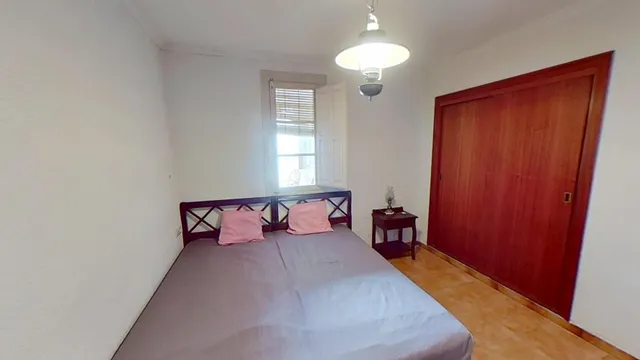 Amplia vivienda en las faldas del castillo de Santa Barbara — 23