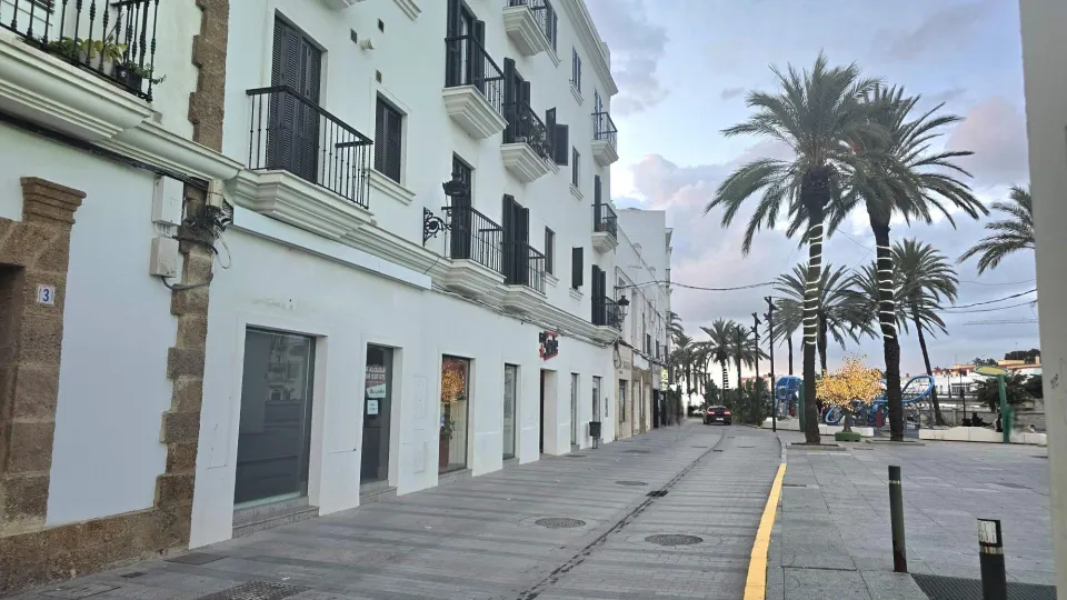 LOCAL COMERCIAL EN EL CENTRO DE CHICLANA