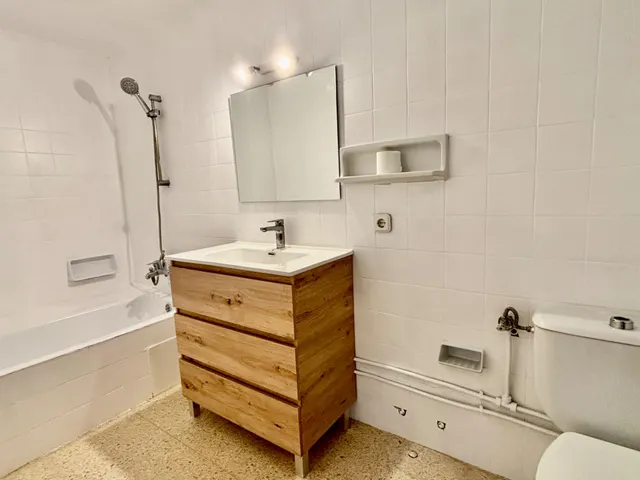 Apartamento luminoso y semi reformado de 4 dormitorios en el corazón de Port d’Alcúdia — 15