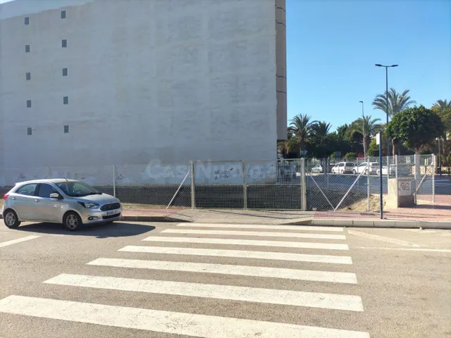 ️ Parcela urbana en esquina – Oportunidad estratégica en Cal