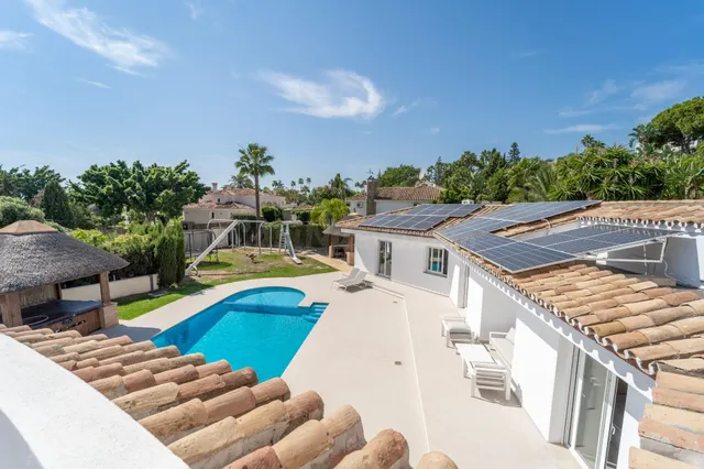 LUMINOSO CHALET EN ESTEPONA — 3
