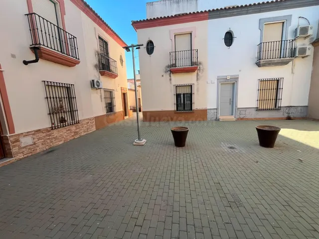 Excelente vivienda familiar con chimenea, patio y terraza en - foto 5